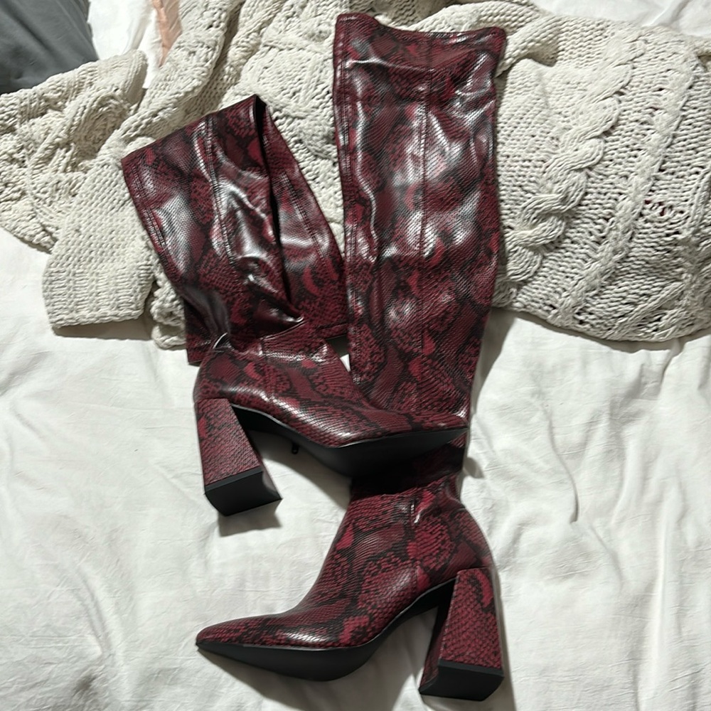 STEVE MADDEN OVER KNEE SNAKE BOOTS